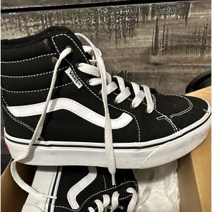 3y   Vans Filmore Hi size 3y Black Suede/ White barely worn excellent condition